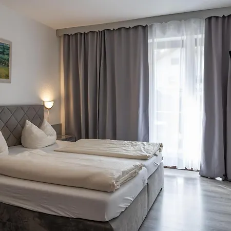 Garni Jaegerhof Hotel *